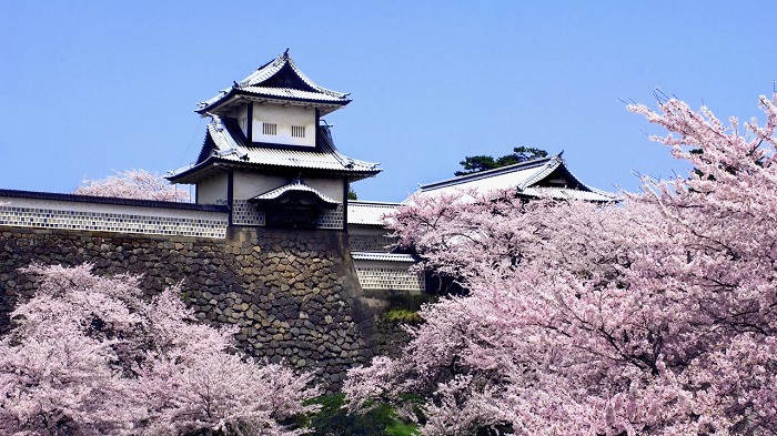 Lâu đài Kanazawa cổ kính và thơ mộng nhất nước Nhật