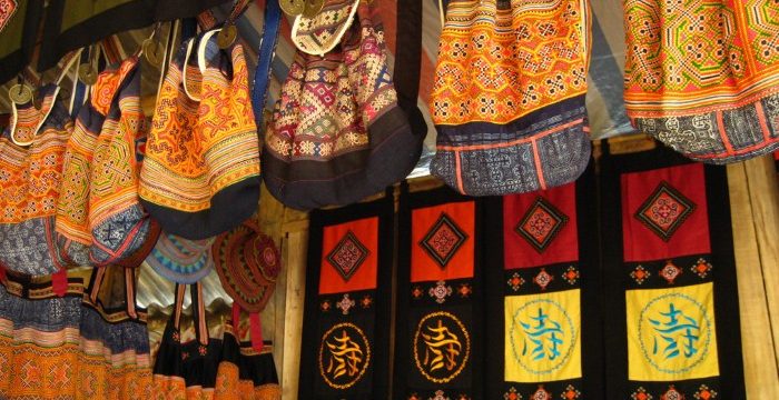 Màu sắc văn hóa Mai Châu, Hòa Bình - Dệt thổ cẩm hoa ban