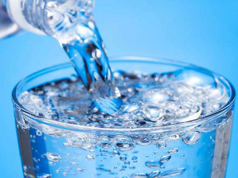 Nước giúp bảo vệ các mô tủy sống và khớp